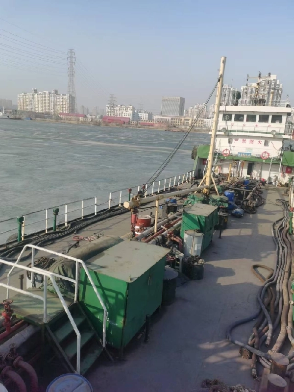 A4216 出售沿海650吨油船，建造日期2010年船体部分
总长 50.80m	船长 45.60	m	满载水线长47.90m，船宽 9.20m	型深 4.00m	空载吃水 2.123m，满载吃水_ 3.400m	满载排水量1124.000t	空载排水量 650.800，参考载货量 560航区沿海	营运海区	A1+A2。 (4)