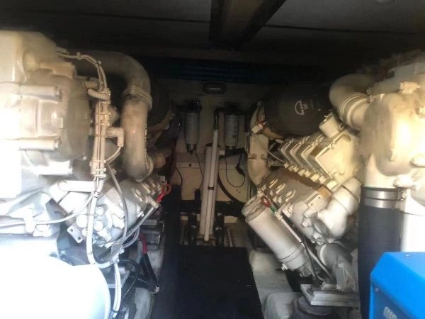 A2933 出售 意大利进口CCS三类飞桥游艇，长18.29米，装配双机MAN-V8，带豪华装修！全国落户！ (11)