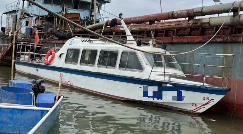 A3448 出售12米内河玻璃钢交通船艇，证书写交通船，内河b级航区，2004年建造，ccs证书，全国落户，明盘12万。 (2)