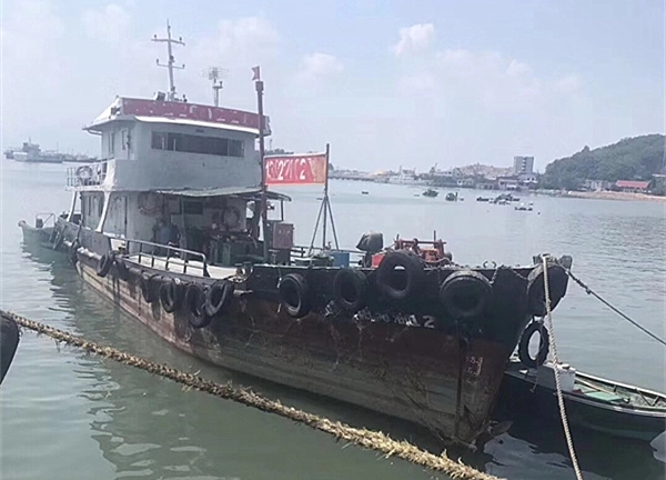 出售抢手货内河小油船一艘，船况好！