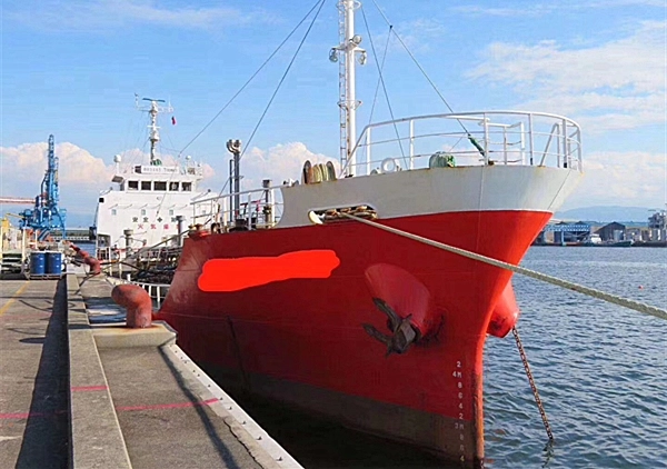 出售93年日本造方便旗1200吨油船,船况好！OM-YC005