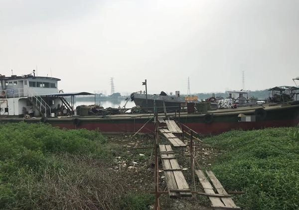 出售300吨内河油船，双底双壳，证件齐全！