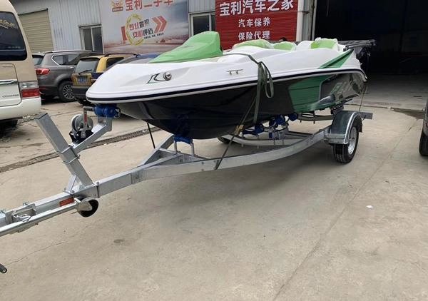 特价出售全新滑水艇。