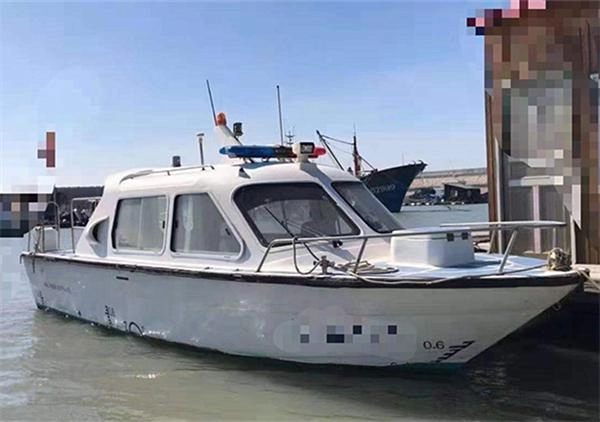出售沿海小交通船一艘，8.2米，雅马哈150两冲机器，zc船检，2018年建造，一口价13万。