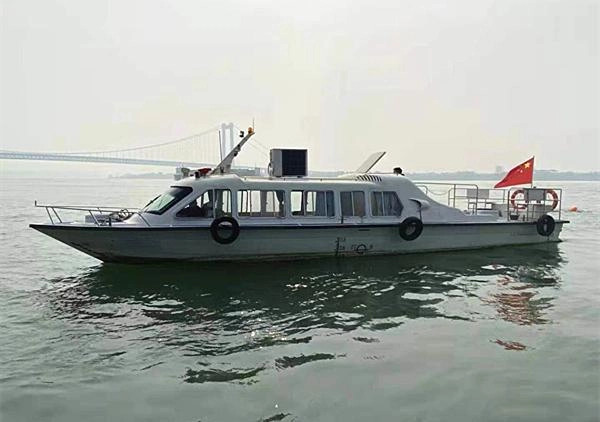 出售13.5米巡逻船，ZC证书，手续可以过户，18.8万转让。