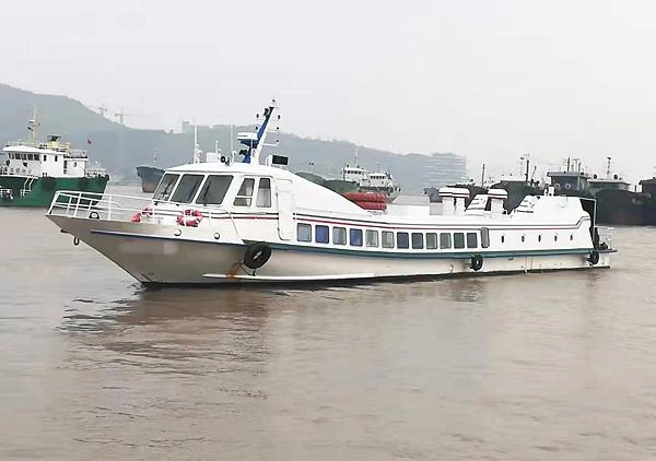 #L70 出售30米沿海交通船，两台康明斯发动机机M500，手续齐全，55万转让。