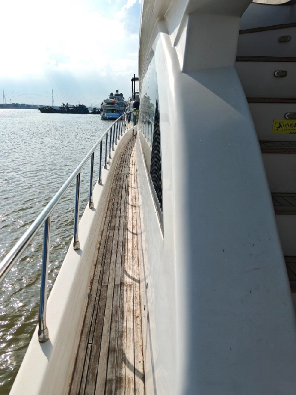 A4064 超级笋货，72尺豪华游艇，沃尔沃800马力两台，航速25节，CCS三类游艇，建造完工日期2019年11月，艇长_21.80	m 艇宽	5.28，型深 2.76 m，乘员定额12人，齿轮箱，ZF325-1AE 数量2台，船配有1台功率25kW柴油发电机组。全船智能化控制系统。奥玛明盘298w (9)