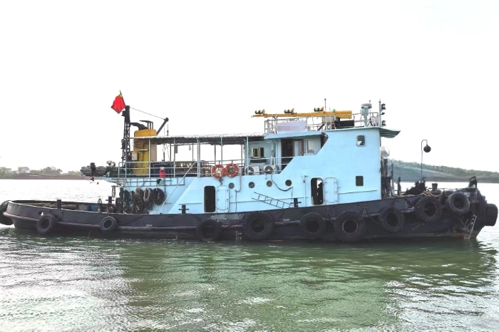 A4496 内河A级普通拖船 CCS证书齐全 总长27.3米宽7.2米型深3.2米 建造于1994年 溜柴主机650匹 航速9节 定期保养船况好！ (2)