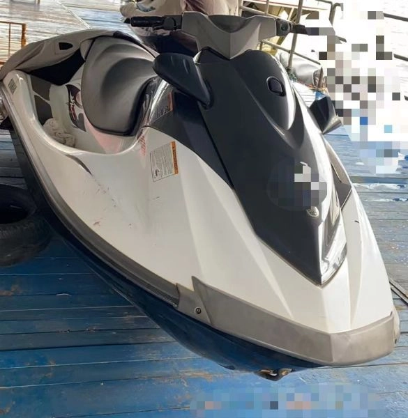 L203 打包出售3艘运营神器，雅马哈1100四冲摩托艇，一艘几十小时，一艘600小时，一艘800小时，全新一手艇，纯淡水湖使用。船况非常漂亮。