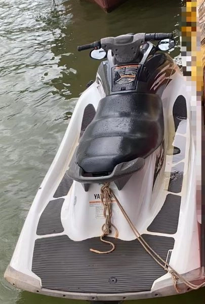L203 打包出售3艘运营神器，雅马哈1100四冲摩托艇，一艘几十小时，一艘600小时，一艘800小时，全新一手艇，纯淡水湖使用。船况非常漂亮。 (4)