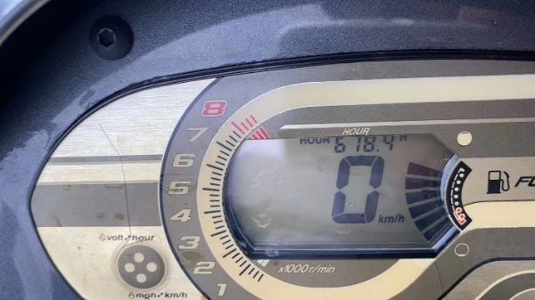L203 打包出售3艘运营神器，雅马哈1100四冲摩托艇，一艘几十小时，一艘600小时，一艘800小时，全新一手艇，纯淡水湖使用。船况非常漂亮。 (5)