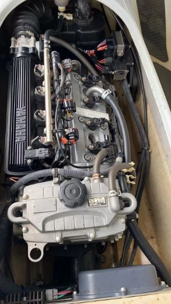 L203 打包出售3艘运营神器，雅马哈1100四冲摩托艇，一艘几十小时，一艘600小时，一艘800小时，全新一手艇，纯淡水湖使用。船况非常漂亮。 (6)