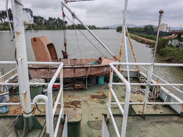 A3950 出售38.4米沿海航区ccs证书45人交通船一艘，宽7.2米，深3米，2016年建造，主机潍柴6170  280kw两台。船况保养非常好。卖220万 (12)