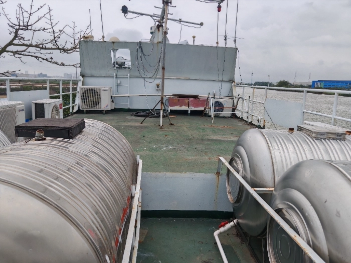 A3950 出售38.4米沿海航区ccs证书45人交通船一艘，宽7.2米，深3米，2016年建造，主机潍柴6170  280kw两台。船况保养非常好。卖220万 (8)