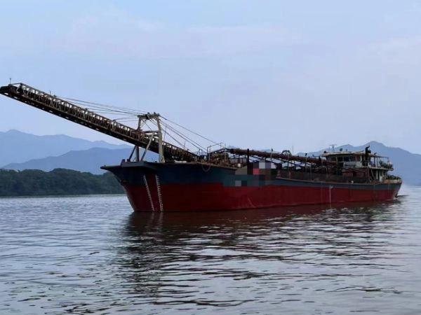 A2810 出售内河A级自吸1700吨自缷砂船一艘，长66.18米宽13米，深3.8米，2010年建造，船况好，ccs证书齐全，广东珠三角看船。 (2)