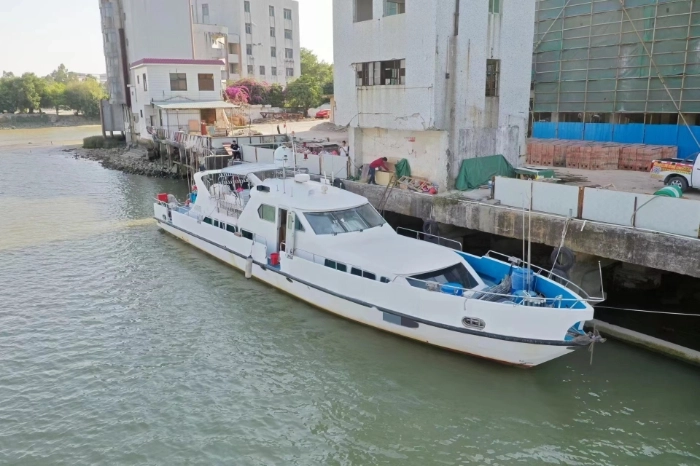 A4422 出售一艘超级笋货，太阳鸟24米游钓船，2014年建造，CCS三类游艇证书，宽4.63米，主机康明斯350马力两台，30千瓦发电机两台，水冷空调两台，带娱乐舱，休息舱，餐饮舱，厨房，卫生间，带10个卧铺，设备一应俱全，奥玛全网明盘88万！