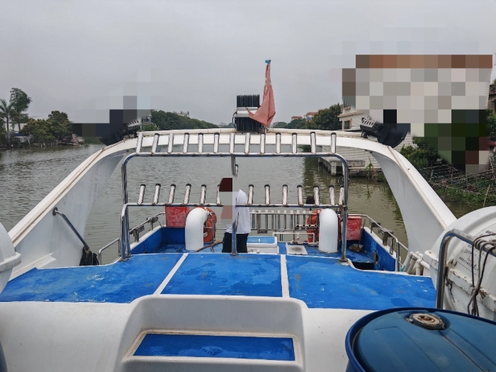 A4422 出售一艘超级笋货，太阳鸟24米游钓船，2014年建造，CCS三类游艇证书，宽4.63米，主机康明斯350马力两台，30千瓦发电机两台，水冷空调两台，带娱乐舱，休息舱，餐饮舱，厨房，卫生间，带10个卧铺，设备一应俱全，奥玛全网明盘88万！ (25)