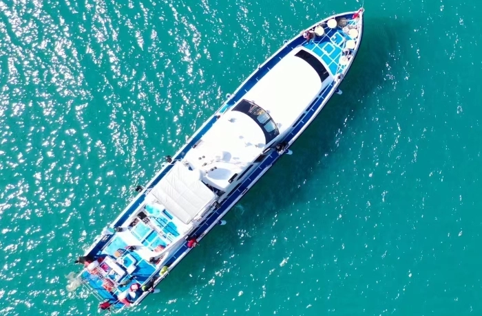 A4422 出售一艘超级笋货，太阳鸟24米游钓船，2014年建造，CCS三类游艇证书，宽4.63米，主机康明斯350马力两台，30千瓦发电机两台，水冷空调两台，带娱乐舱，休息舱，餐饮舱，厨房，卫生间，带10个卧铺，设备一应俱全，奥玛全网明盘88万！ (4)