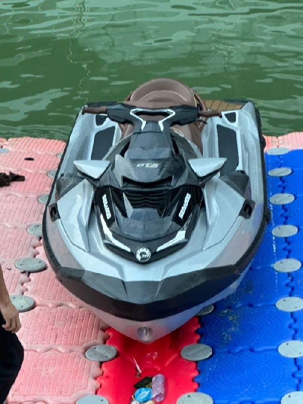 A4110 出售2019款，庞巴迪GTX300摩托艇，淡水93小时，带关单，奥玛明盘7.8万 (3)