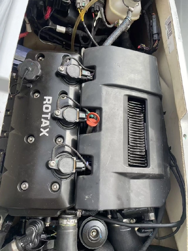 A4110 出售2019款，庞巴迪GTX300摩托艇，淡水93小时，带关单，奥玛明盘7.8万 (4)