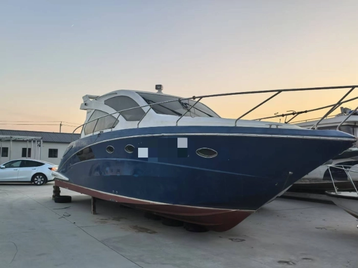 A4173 出售一艘36尺玻璃钢游艇,艇长12.05米 艇宽3.94米
型深 2.03米。乘员定额 10人主机美国水星柴油QSD4,257kw两台,zc证书,天津船籍港。