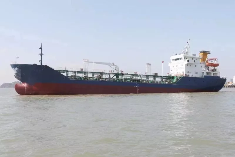 A3379 2004年实价465万1800吨广东省运力没有加温双壳油船。有CCS，总长75.6米，船长69米，船宽13.2米，型深5.28米，广东看船