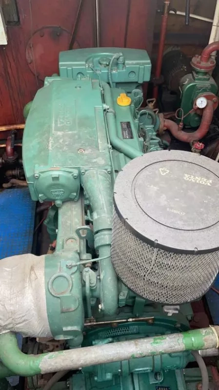A3535 出售26米退役公务艇，宽4.8米，深2.2米，沃尔沃双机195kw两台，机器嘎嘎新，保养好，明盘30万，福建看船。 (6)