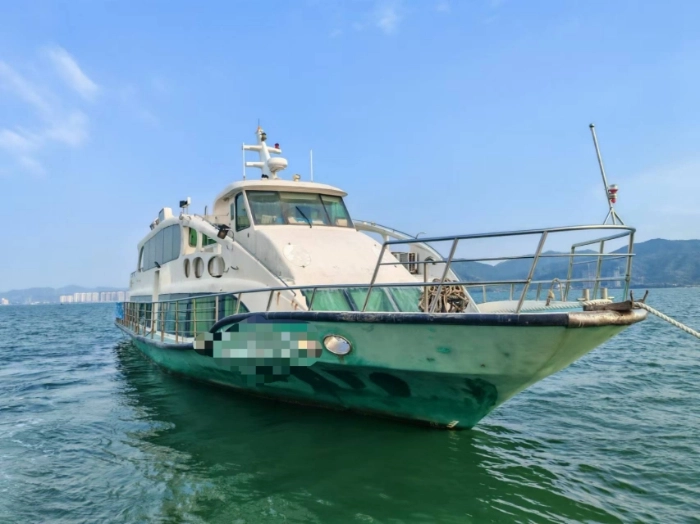 A4333 出售沿海98客位高速客船一艘，长31.55米，宽7.6米，2006年建造ccs证书，一共两层，主机潍柴wb618  275kw两台，奥玛明盘55万