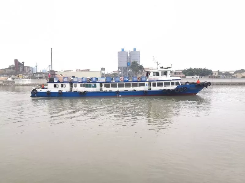 A3520 出售内河A级钢质交通艇，长39.92米，宽5.8米，2004年产，斯太尔双柴油机，船况免检，ccs证书，珠三角看船