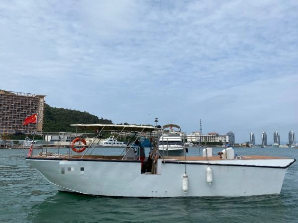A2819 出售11米铝合金海上拖伞船一艘，2021年建造，游艇第四类ZC证书，柴油底轴机器，上柴D683  259kw主机一台，航速27节，船况漂亮！ (2)