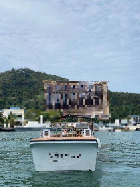 A2819 出售11米铝合金海上拖伞船一艘，2021年建造，游艇第四类ZC证书，柴油底轴机器，上柴D683  259kw主机一台，航速27节，船况漂亮！ (3)