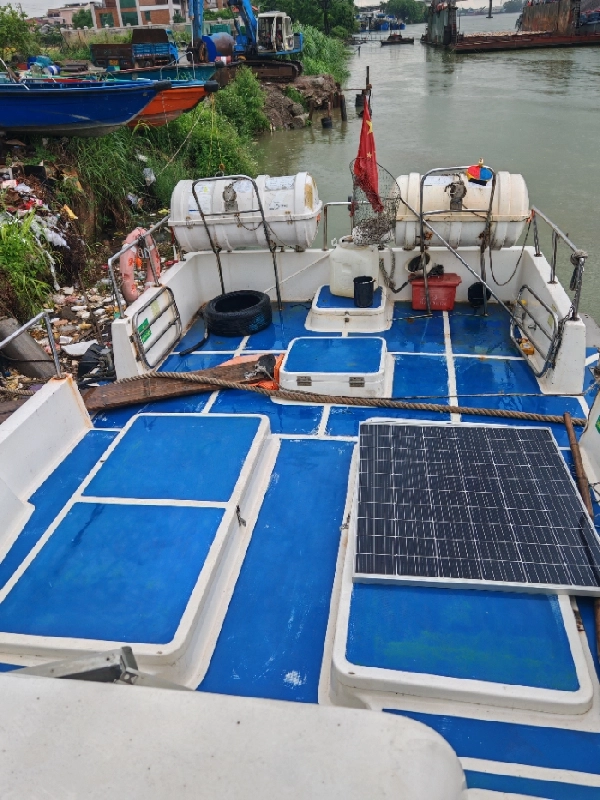 A4495 出售20米沿海交通船一个艘，玻璃钢材质，沿海航区，豪华装修，带会议室，船况漂亮， 建造厂：镇江船厂.总长：20米.型宽：4.8米型深：2.18米，主机潍柴wd615 两台，共560马力， 建造日期：2011年9月21日，奥玛明盘68万 (17)