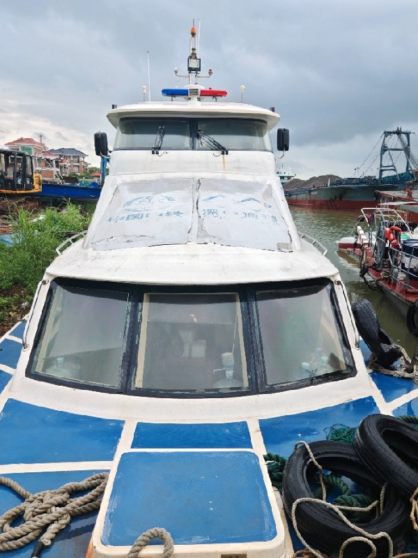 A4495 出售20米沿海交通船一个艘，玻璃钢材质，沿海航区，豪华装修，带会议室，船况漂亮， 建造厂：镇江船厂.总长：20米.型宽：4.8米型深：2.18米，主机潍柴wd615 两台，共560马力， 建造日期：2011年9月21日，奥玛明盘68万 (5)