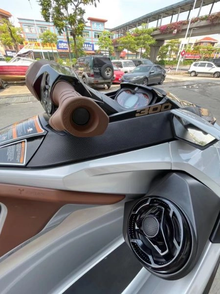 A2858 出售2018年庞巴迪gtx300 limited，纯淡水52小时，带拖车。 (5)
