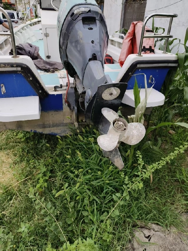 A4547 出售6.3米玻璃钢钓鱼艇，配雅马哈60匹，四冲，表显用时1700小时，韩国液压方向，内置120升油箱。 (3)