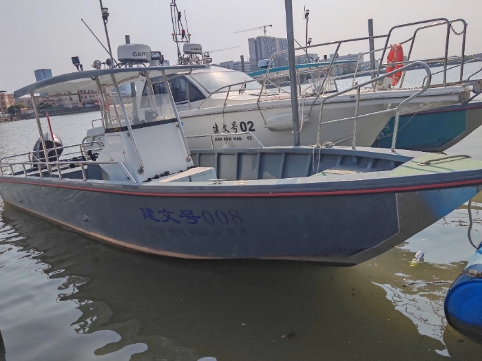 A4322 出售珠海飞驰玻璃钢钓鱼艇，长9.28米 宽2.4米，2024年9月建造，水星300机器，机器100小时，ccs四类，带雷达和夜航，准新艇，全网明盘18万，低价处理！