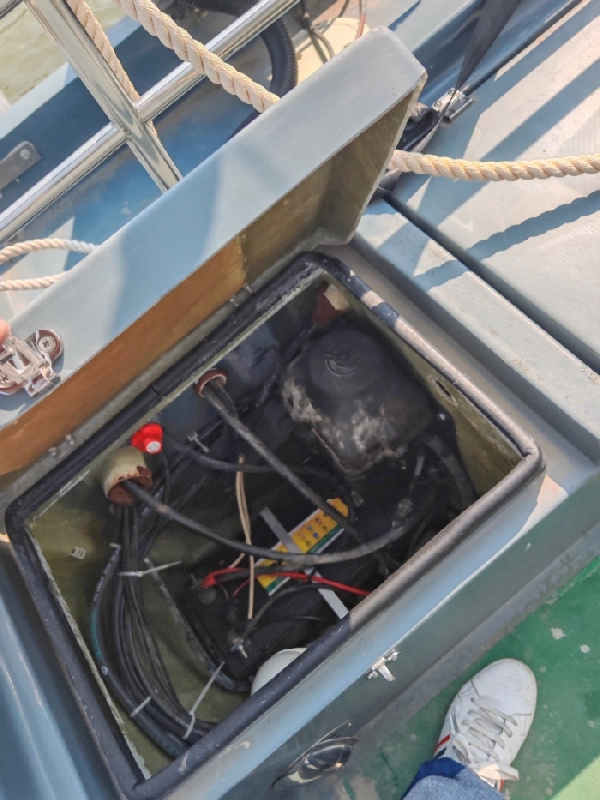 A4322 出售珠海飞驰玻璃钢钓鱼艇，长9.28米 宽2.4米，2024年9月建造，水星300机器，机器100小时，ccs四类，带雷达和夜航，准新艇，全网明盘18万，低价处理！ (15)