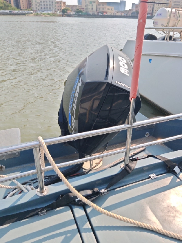 A4322 出售珠海飞驰玻璃钢钓鱼艇，长9.28米 宽2.4米，2024年9月建造，水星300机器，机器100小时，ccs四类，带雷达和夜航，准新艇，全网明盘18万，低价处理！ (6)