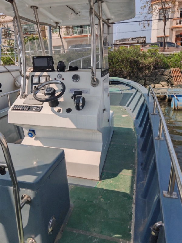 A4322 出售珠海飞驰玻璃钢钓鱼艇，长9.28米 宽2.4米，2024年9月建造，水星300机器，机器100小时，ccs四类，带雷达和夜航，准新艇，全网明盘18万，低价处理！ (8)