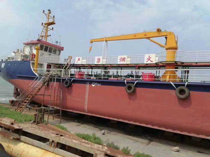 A4369 出售512吨沿海油船一艘，2011年船，长43.3米，宽7.5米，型深3.8米，ccs证书齐全，刚刚保养完，这是一艘抢手货，手慢无！ (2)