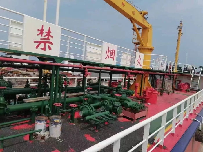 A4369 出售512吨沿海油船一艘，2011年船，长43.3米，宽7.5米，型深3.8米，ccs证书齐全，刚刚保养完，这是一艘抢手货，手慢无！ (3)
