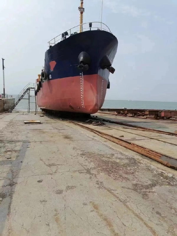 A4369 出售512吨沿海油船一艘，2011年船，长43.3米，宽7.5米，型深3.8米，ccs证书齐全，刚刚保养完，这是一艘抢手货，手慢无！ (4)