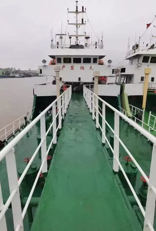 A3859 沿海一级1000吨油船 2010年CCS船检 双底单壳（不带运力、适合外贸出口）
仓 容：1150立方
主机：重庆潍柴6200型950马力×1台
主机于2017年更换，无抵押，可转户，船况质量很好。 (3)