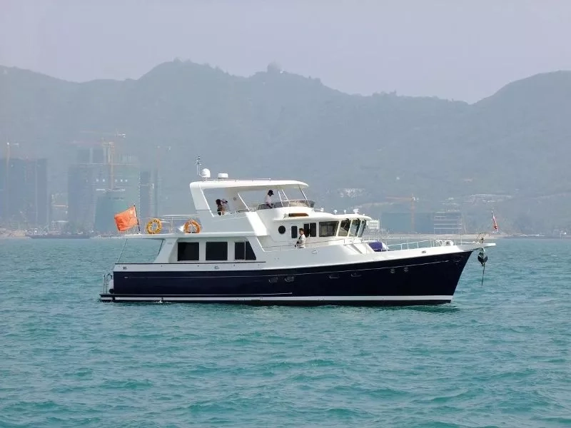 A3284 Selene53呎硬顶飞桥游钓艇，长17.98米 宽4.98米
2011年建造，美国CUMMINS400HP发动机两台 
最高航速26节，3房2卫带厨房，全船柚木装饰面板高档耐用，CCS二类证书可全国过户油箱5000升 整船保养很好！ (2)