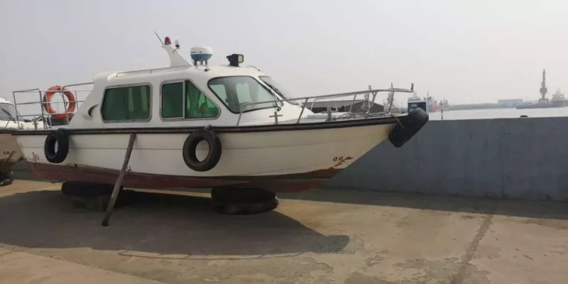 A3339 出售巡逻交通艇，太阳鸟产，长7.80米，宽2.35米，配雅马哈127马力舷内外柴油机，最高航速30km/小时，适合水上观光、垂钓、摆渡交通船等用途，无证。