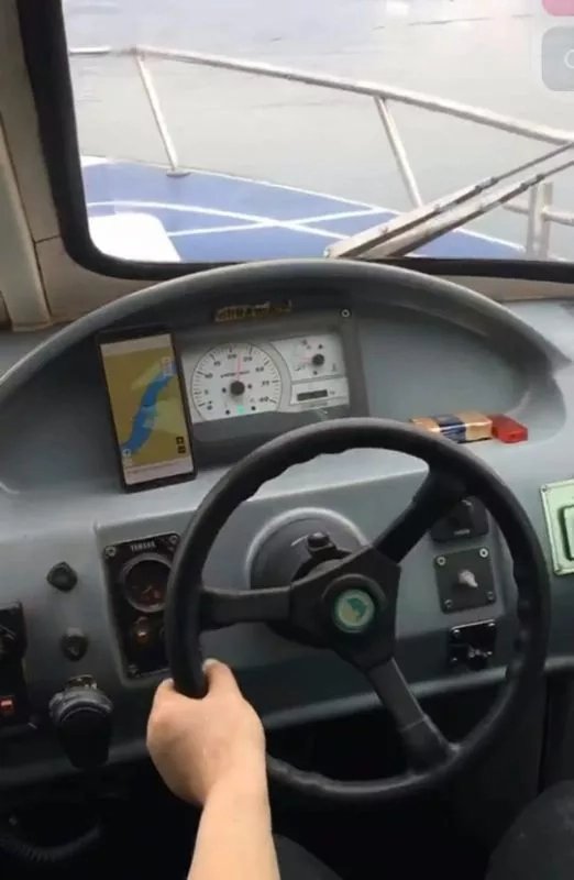 A3339 出售巡逻交通艇，太阳鸟产，长7.80米，宽2.35米，配雅马哈127马力舷内外柴油机，最高航速30km/小时，适合水上观光、垂钓、摆渡交通船等用途，无证。 (6)