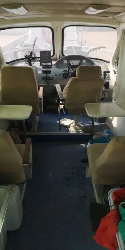 A3339 出售巡逻交通艇，太阳鸟产，长7.80米，宽2.35米，配雅马哈127马力舷内外柴油机，最高航速30km/小时，适合水上观光、垂钓、摆渡交通船等用途，无证。 (7)