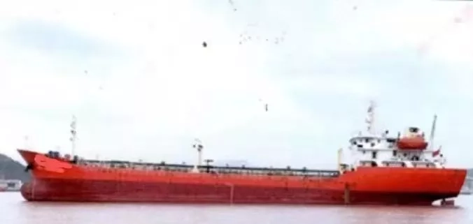 A3388 出4100吨双壳油船，交通部运力，主机广柴2100马力，船在运行  96*13.8*6.8米 近海航区。带运力1430万
亦可不带运力出售