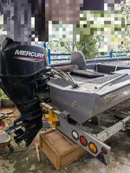 A2987 铝合金路亚艇,4.98米船身、水星红标60匹110小时、 拖车带牌、汉飞12V带GPS脚控 、100安启动电池,价格美丽!
