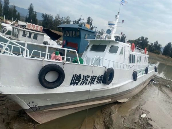L178 交通船钢制，23米长4.5米宽，深度2.3，康明斯发动机450马力*2，有发电机组，航速13节，私企老总当时定造200多万，正规船厂制造，质量超级好！有卫生间和休息厅，中央空调，7个睡铺，可用于垂钓，旅游，观光等等，风电交通维护船使用。